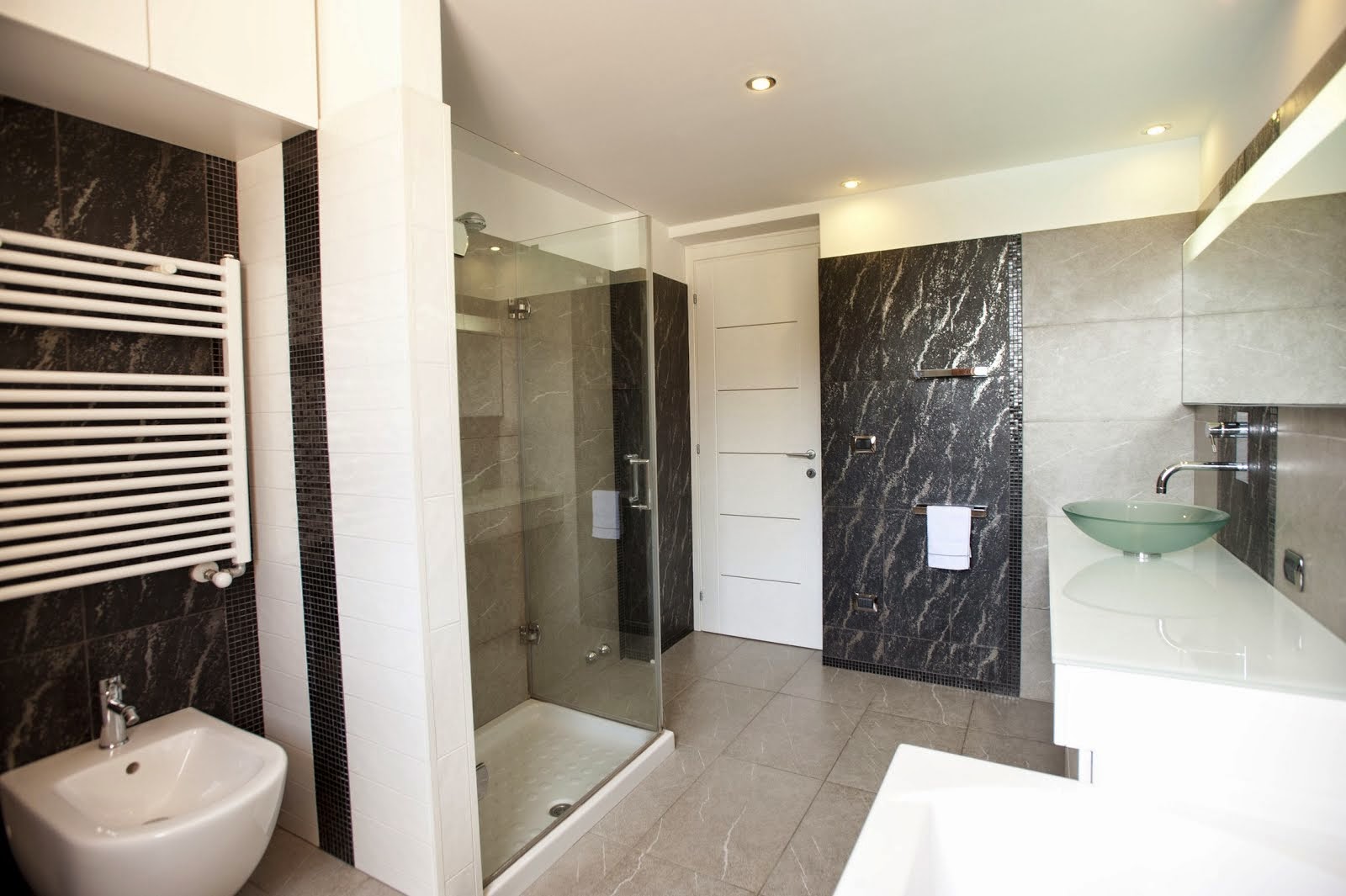 Per informazioni commerciali: residence con piscina