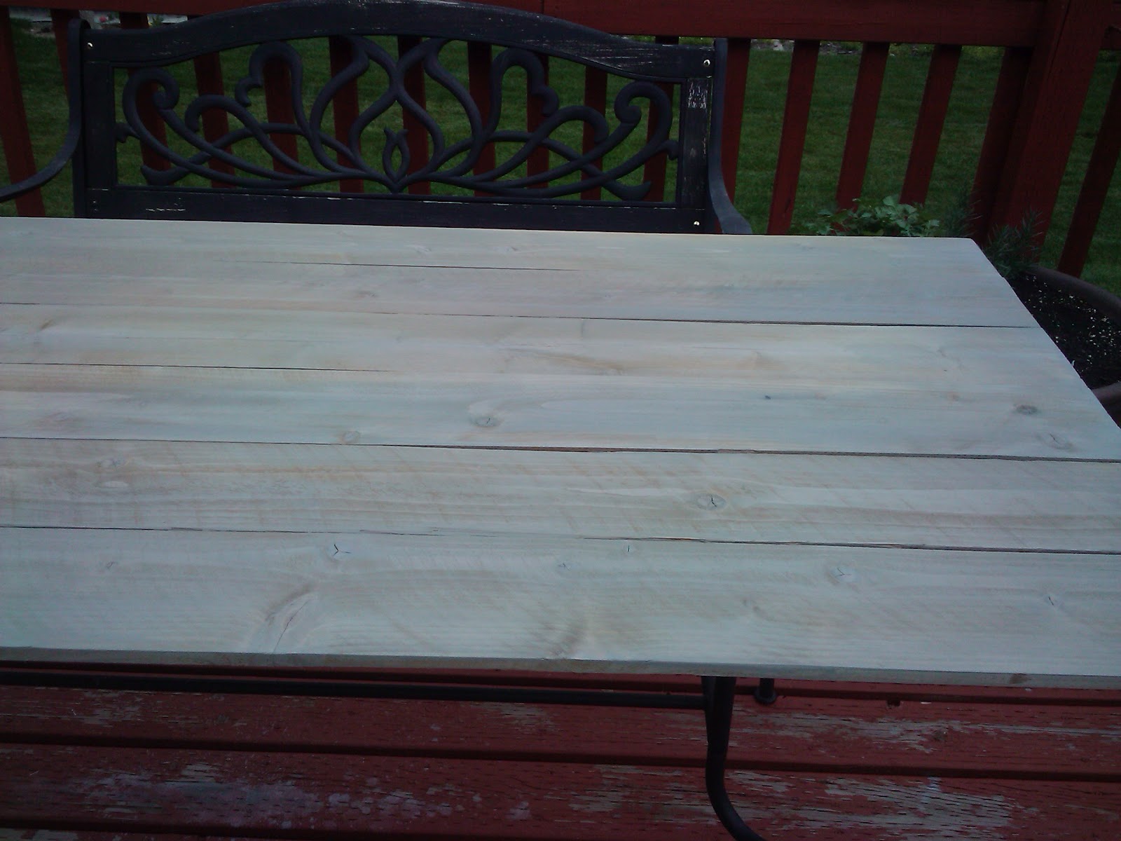 Right at Home {20 Patio Table Redo}