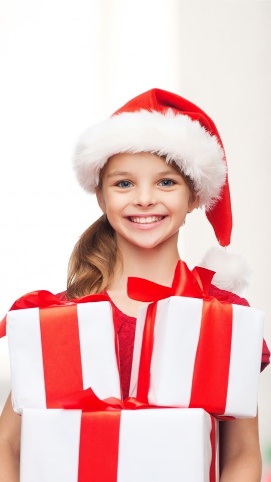   Little Girl with Christmas Gifts   Android Best Wallpaper