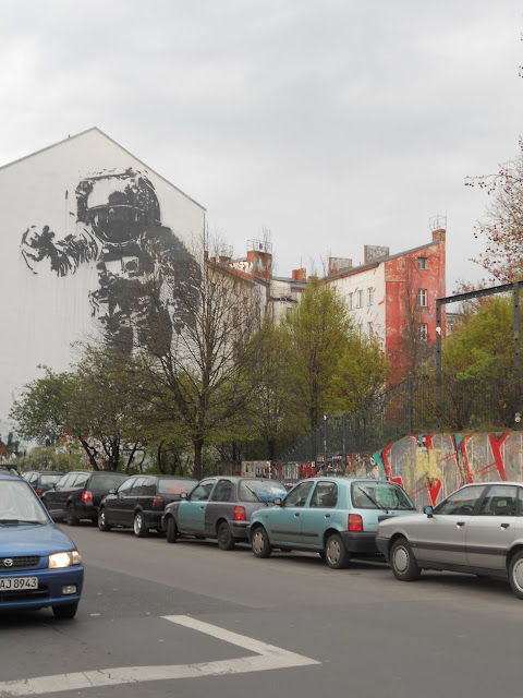 Berlin astronaut graffiti