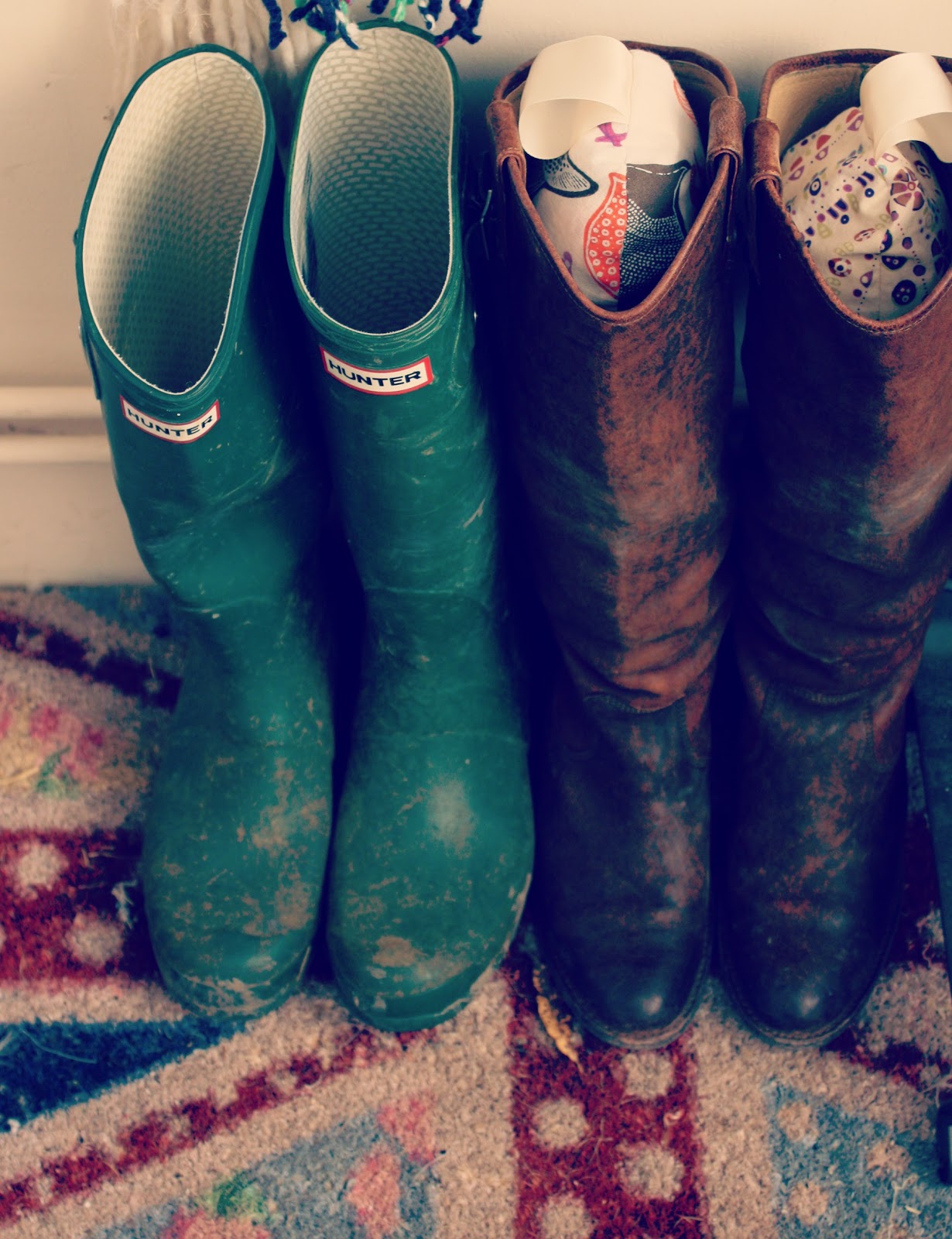 hungryhippie sews DIY Boot Pillows