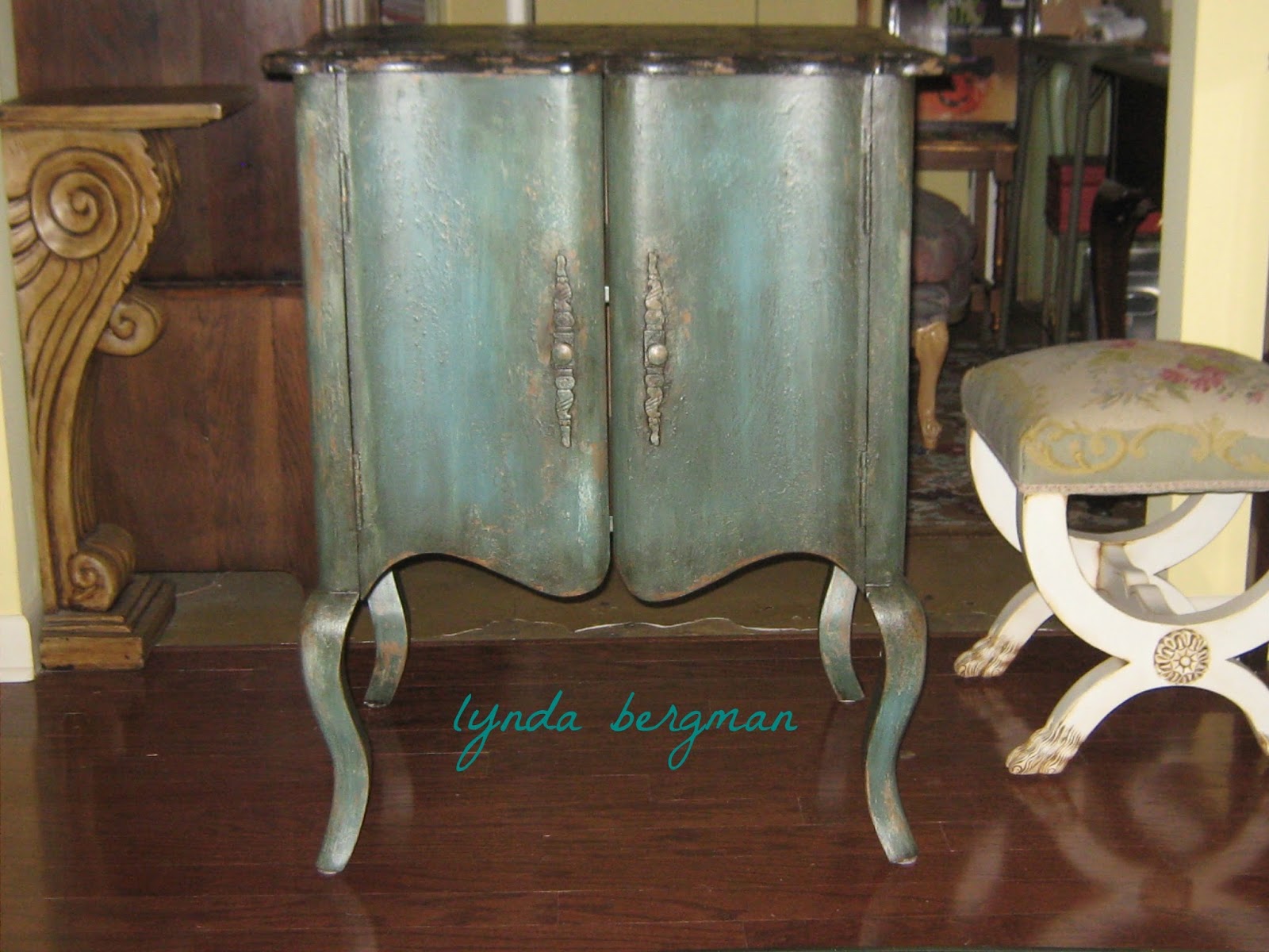 LYNDA BERGMAN DECORATIVE ARTISAN PAINTING & DISTRESSING TEAL & BLACK