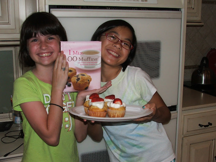Suzie-Q and Leah-Lu can Bake!