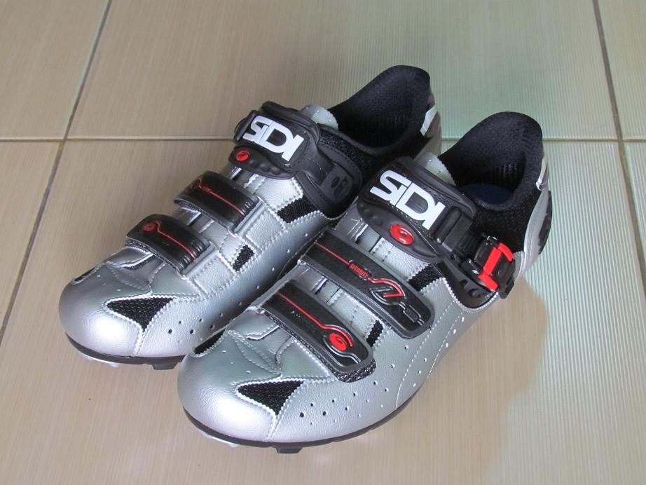 Sepatu Eagle
