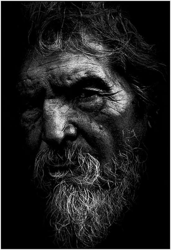 How to describe an old man face picture