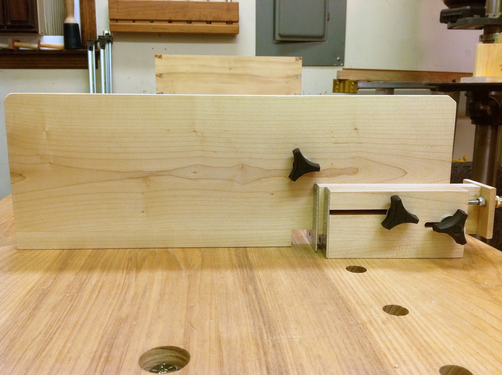 Woodworking Rocks! [Box Joint Jig] Final Assembly