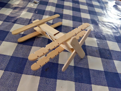 Amasandopatrones: AVIONES DE MADERA.