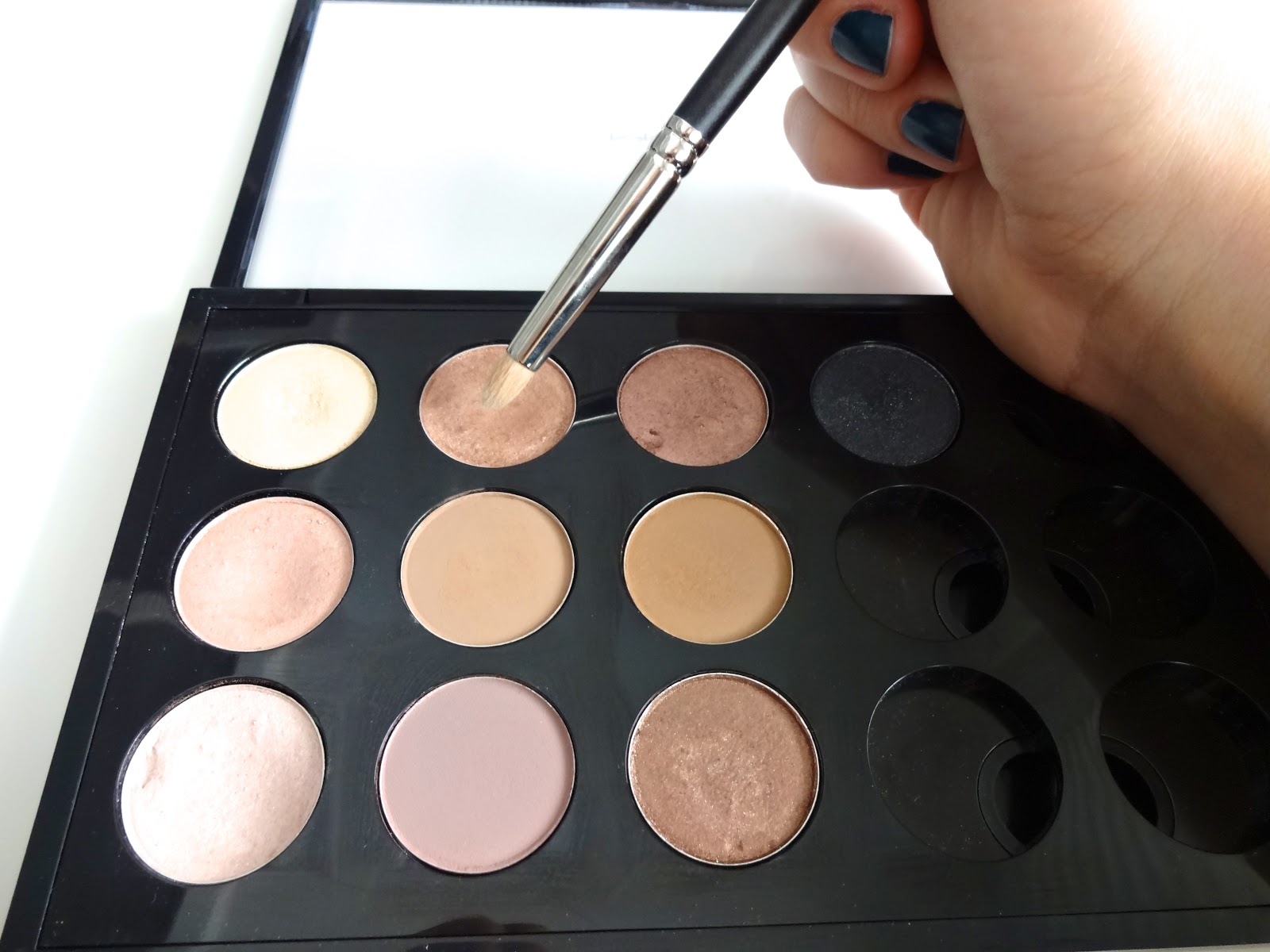 A Little Beauty Luxury MAC Eyeshadow Collection & Favorite Combinations