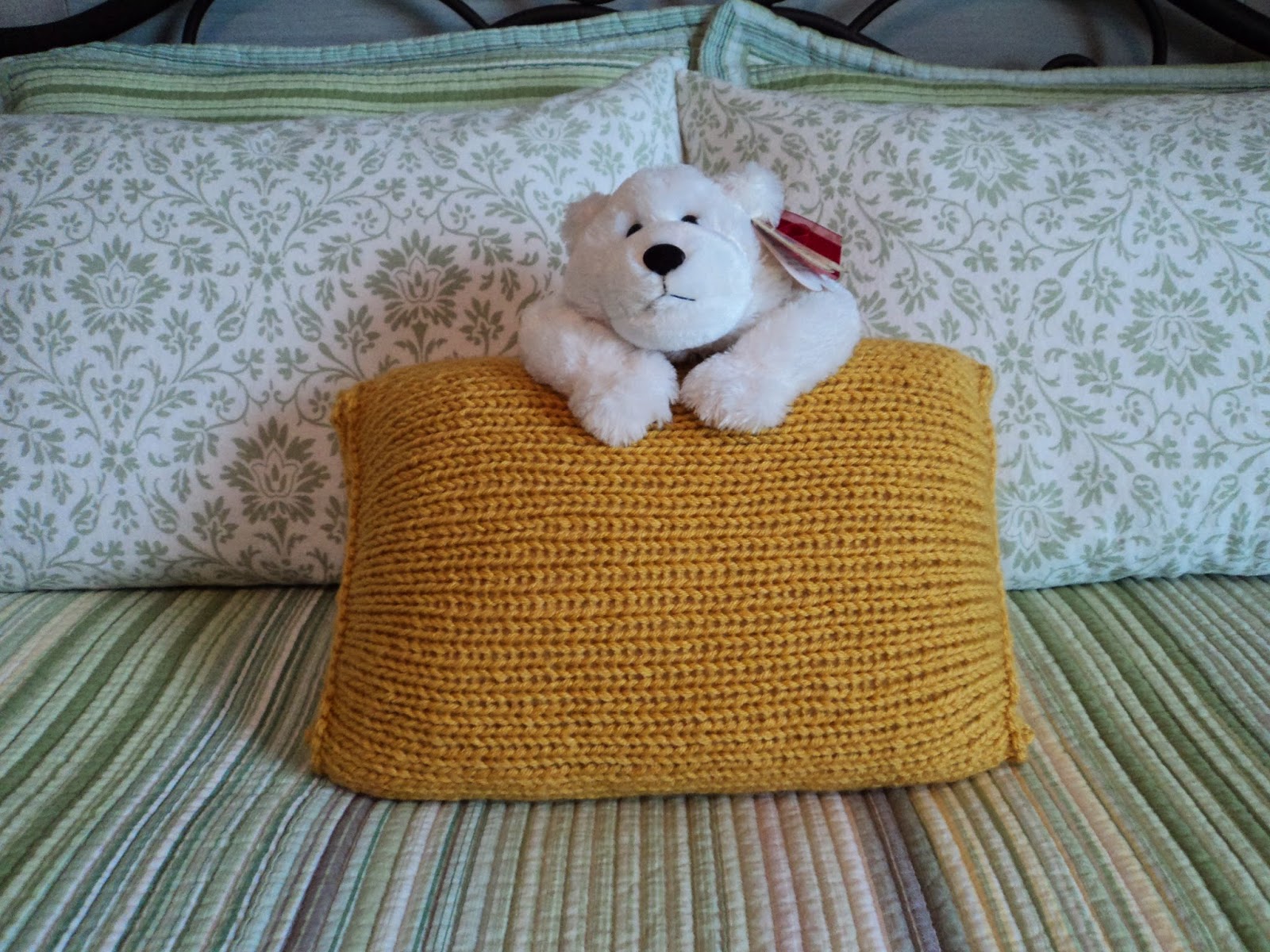 moniqueraedesigns Free Knit in the Round Pillow Pattern Available Now!
