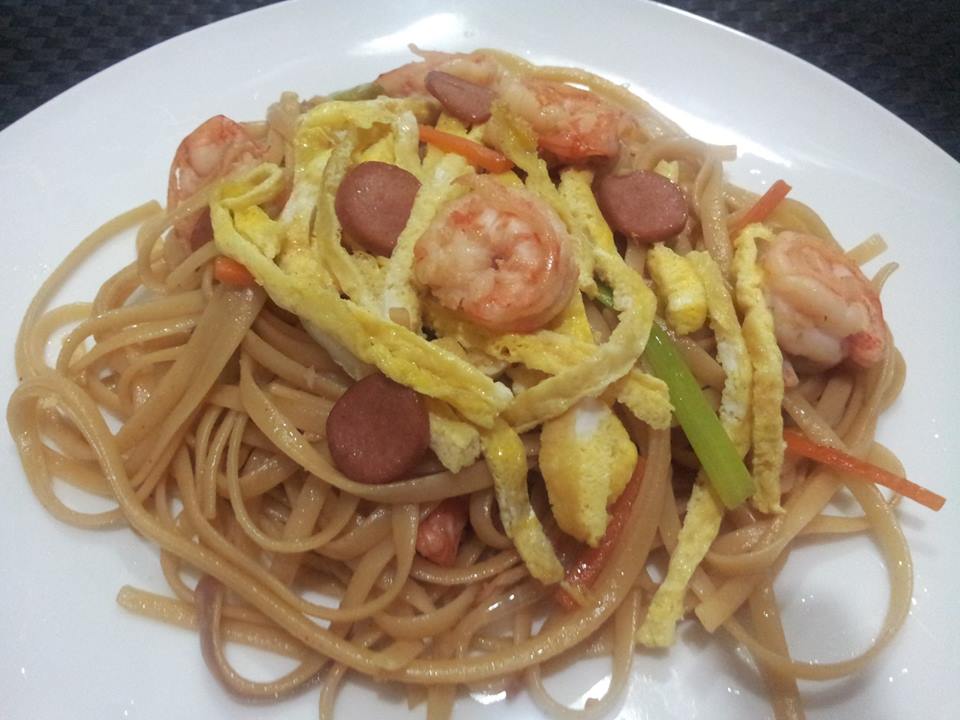 Stirfry Pasta Linguine with Sausage, Eggs and Prawns Shan's Recipes