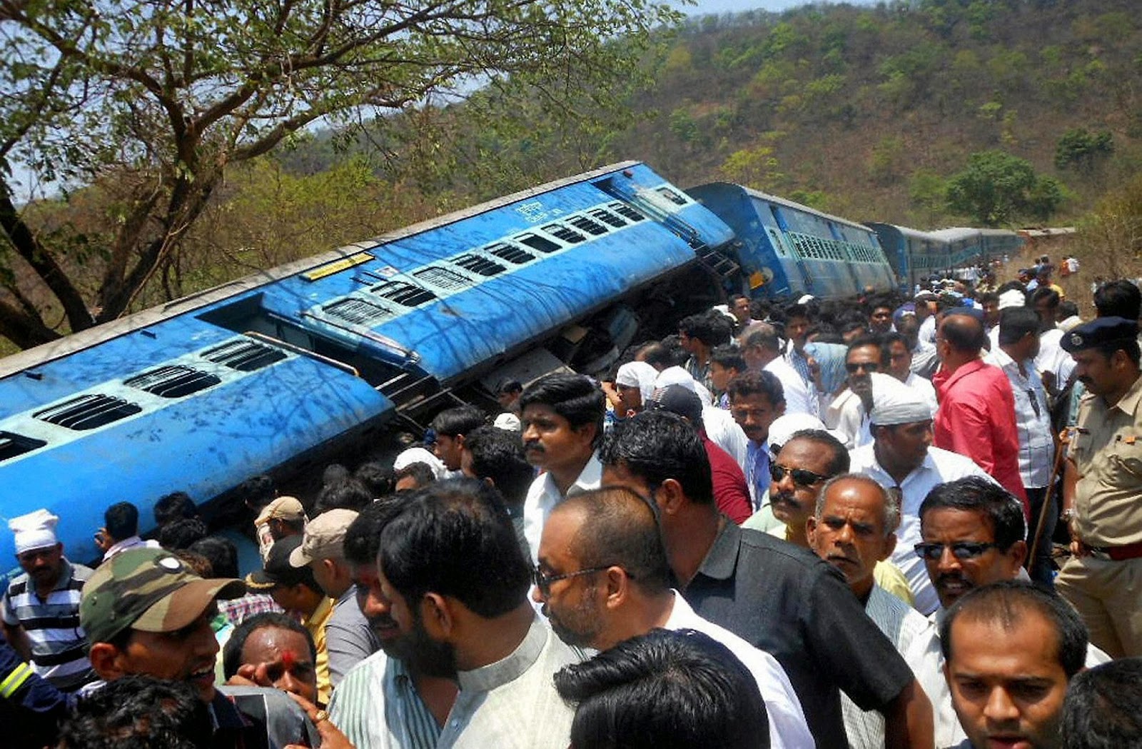 SOLYMONE BLOG TRAIN CRASH KILLING MORETHAN 10 IN INDIA