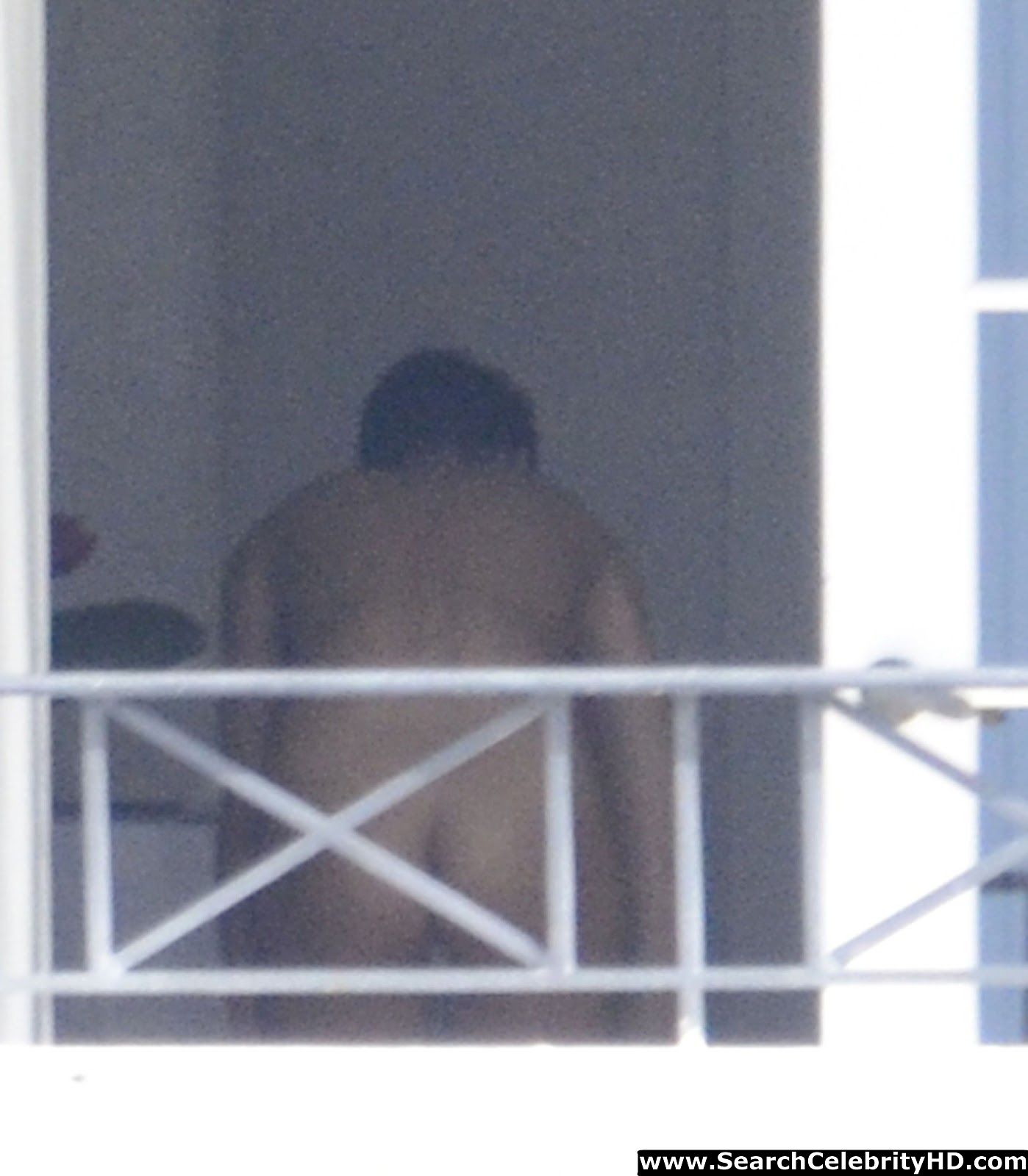 http://4.bp.blogspot.com/-PO0uPzCDy9U/UN2LiNRrVII/AAAAAAAADqI/NABV6msC1iA/s1600/Rihanna+Naked+Ass+And+Topless+Boobs+Candids+Through+Her+Balcony+Window-www.searchcelebrityhd.com+(1).jpg