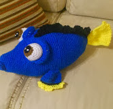 http://novedadesjenpoali.blogspot.com.es/2013/11/dory-amigurumi-personaje-de-nemo.html