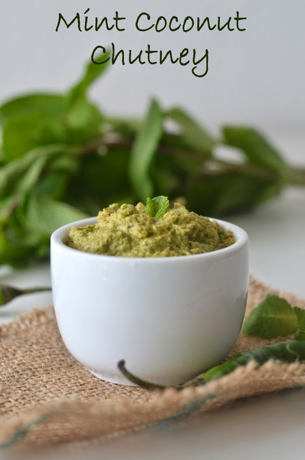 Palakkad Chamayal Pudina Thengai Chutney/Mint Coconut Chutney