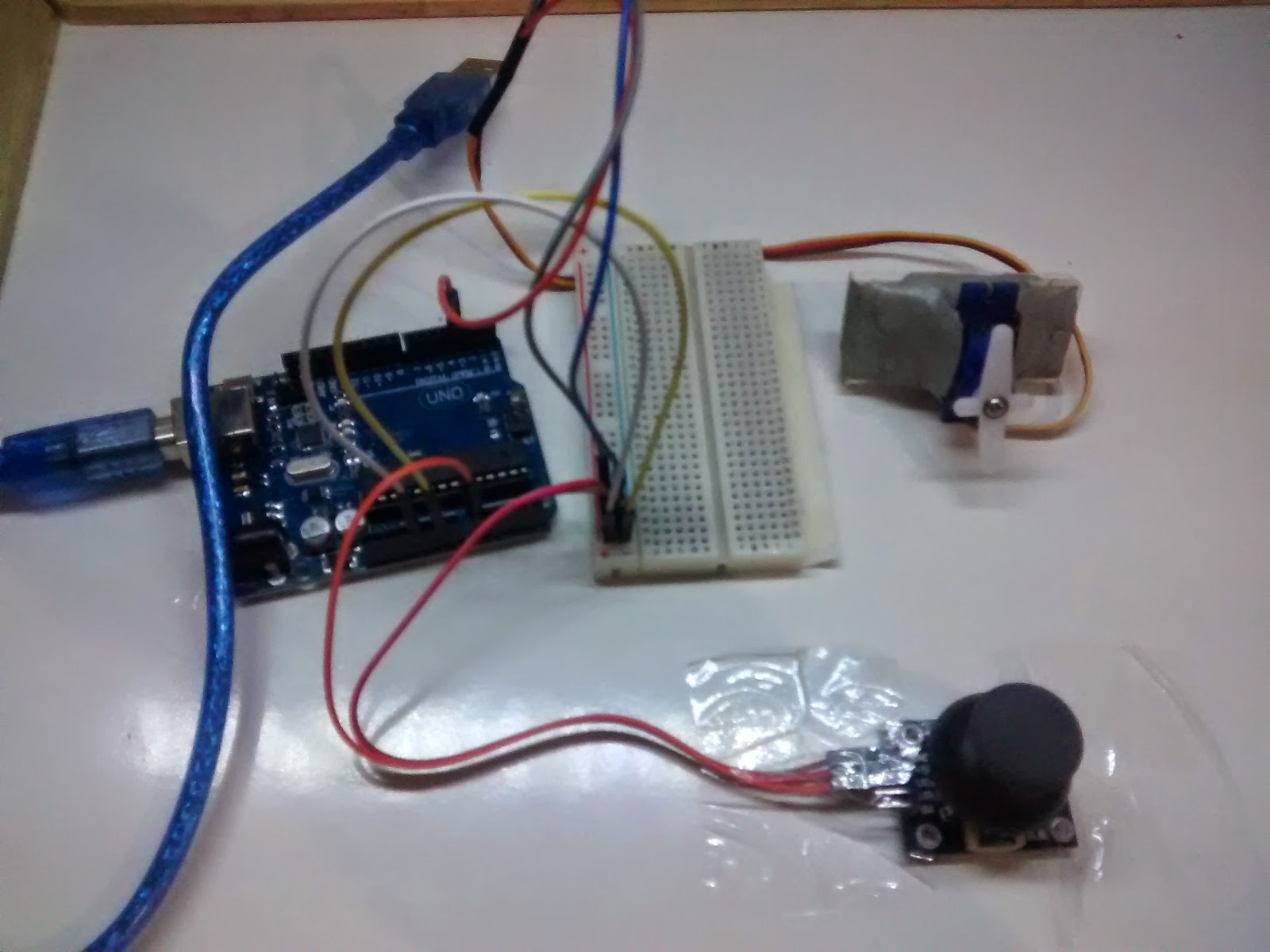 Tuto dos Nerds Como controlar um micro servo com modulo joystick