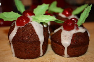 mini christmas pudding cupcakes