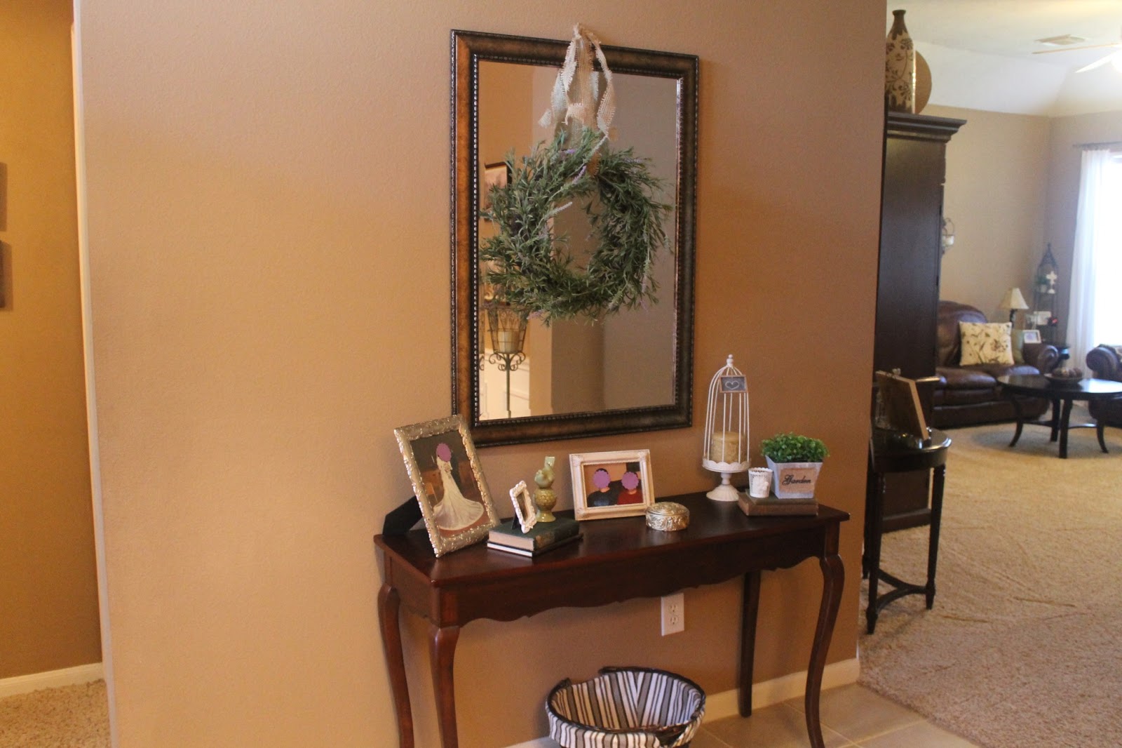 Texas decor: foyer and dining room tour