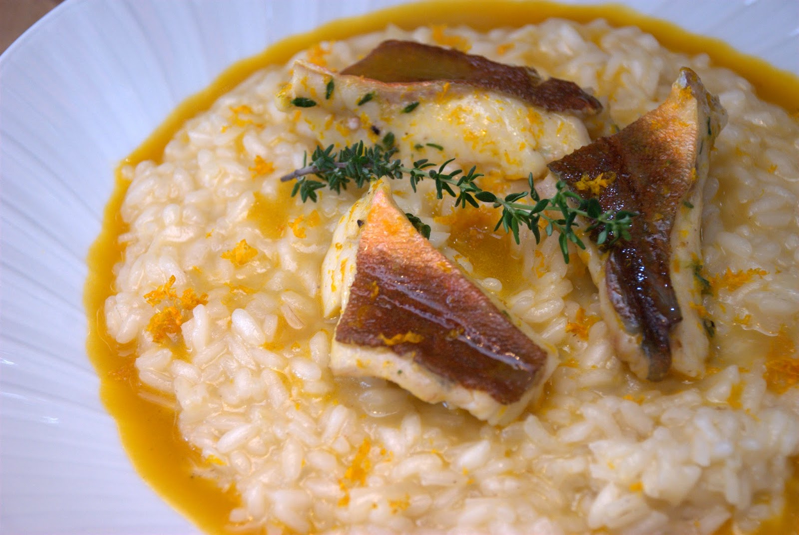 la gallina vintage cercando il mare