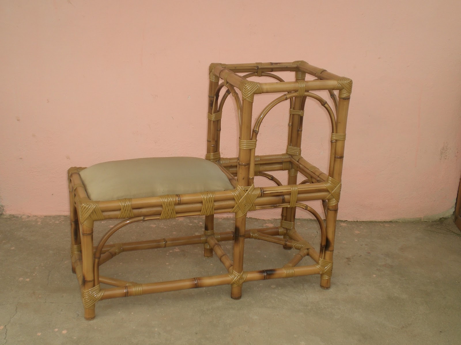 ELIANE MÓVEIS: Móveis de bambu ou material sintético, totalmente