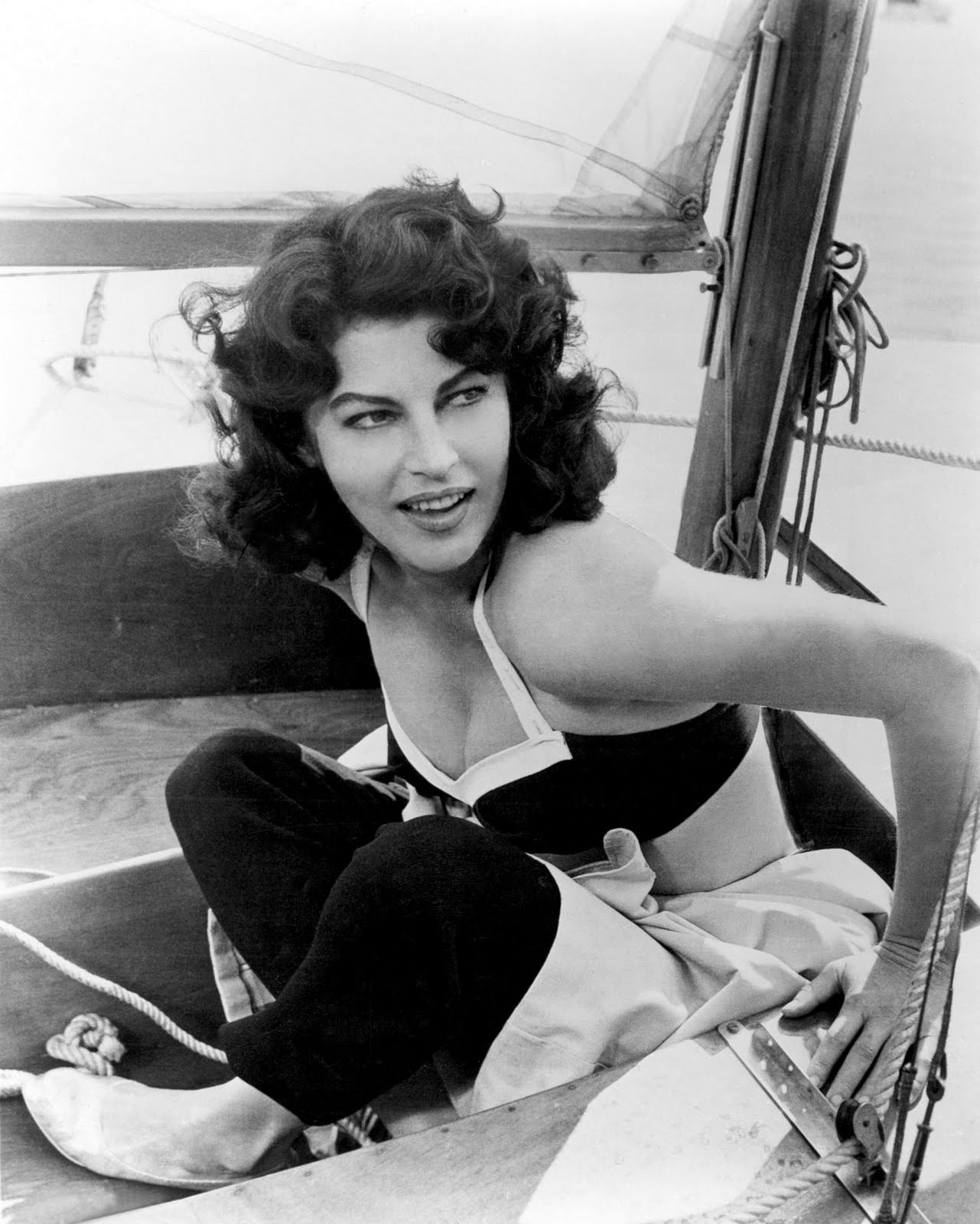 http://4.bp.blogspot.com/-PSUDg5v6MgI/TmZenKkw9sI/AAAAAAAABbY/ay37zs3KiWg/s1600/Ava+Gardner+8.jpg#ava%20gardner