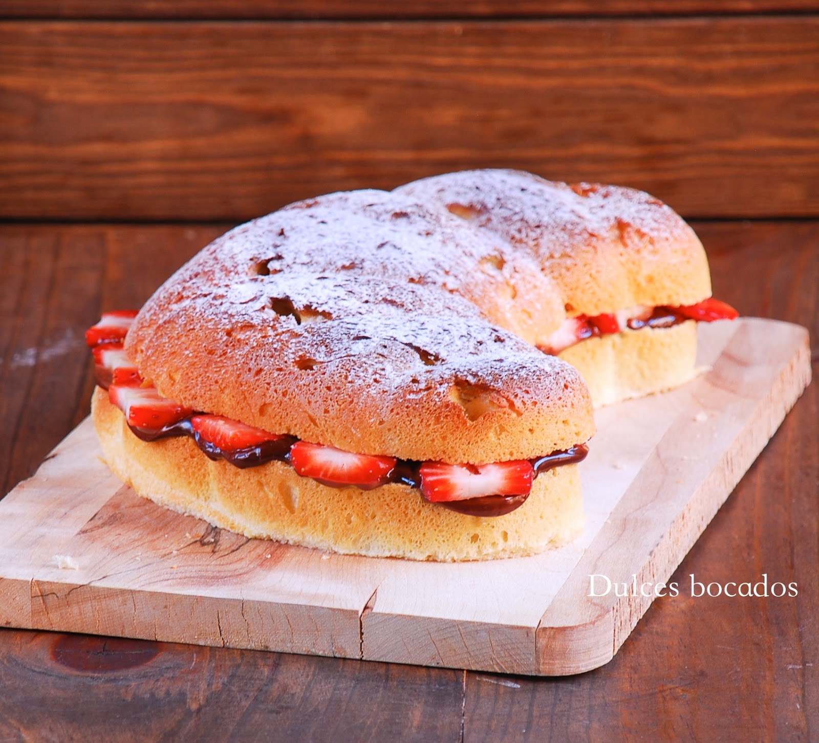 Bollo con chocolate y fresas1600 Bollo con chocolate y fresas1600