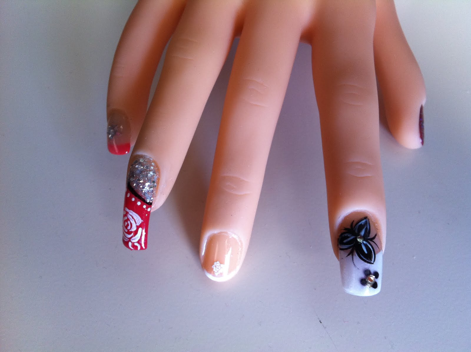 Uñas Esculpidas en Gel y Acrílicas: Diseños de Uñas