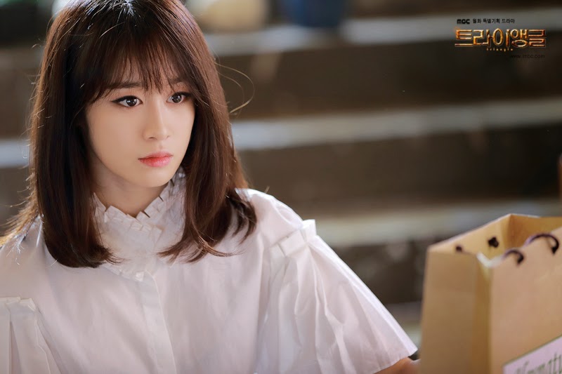 [PICS]Ji Yeon @ Official "Triangle" photo Jiyeon+triangle+pictures+(6)