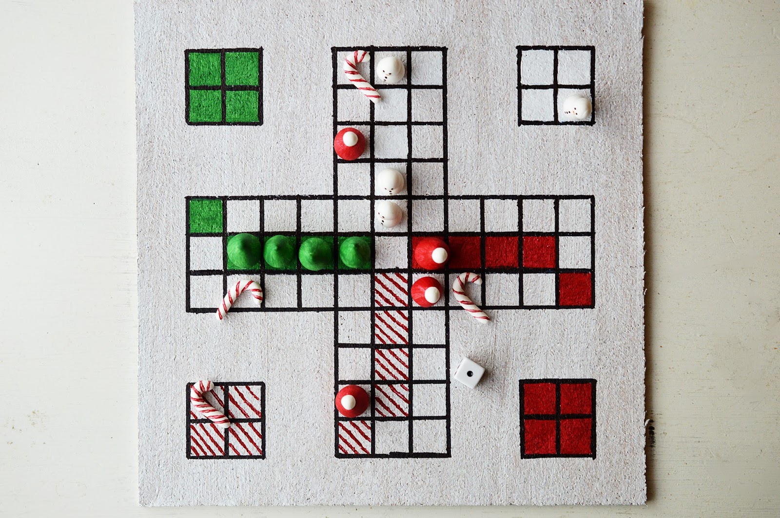 Festive Fun DIY CHRISTMAS BOARD GAME Motte