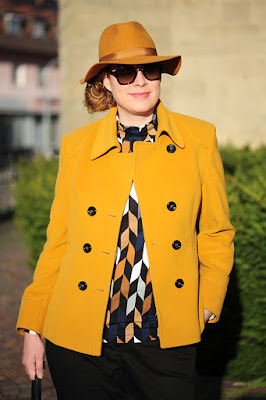 http://seaofteal.blogspot.de/2015/12/retro-print-yellow-black.html