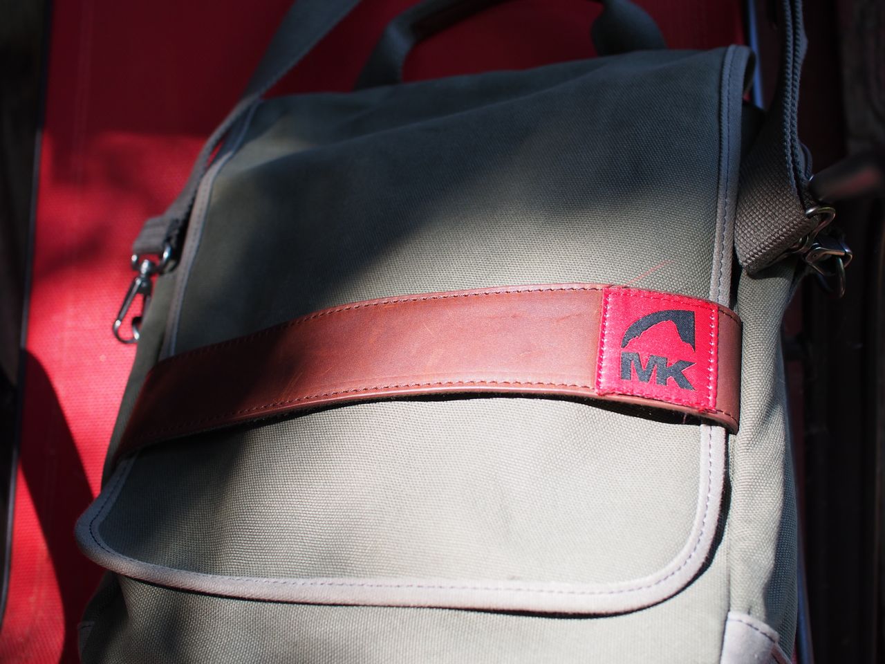 Review Mountain Khakis Field Bag Robonza The Bag Has Nice Features Throughout Pockets Where You Need Them Secured And Quick Access Cover Flap Is Held On With A Looking Leather Strap
