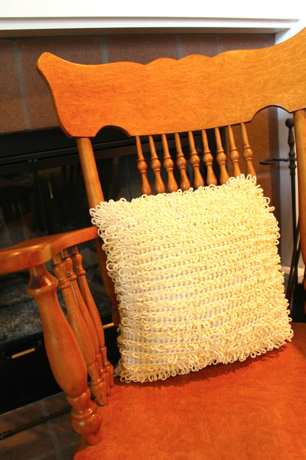 Sans Limites Crochet Loop Pillow DIY