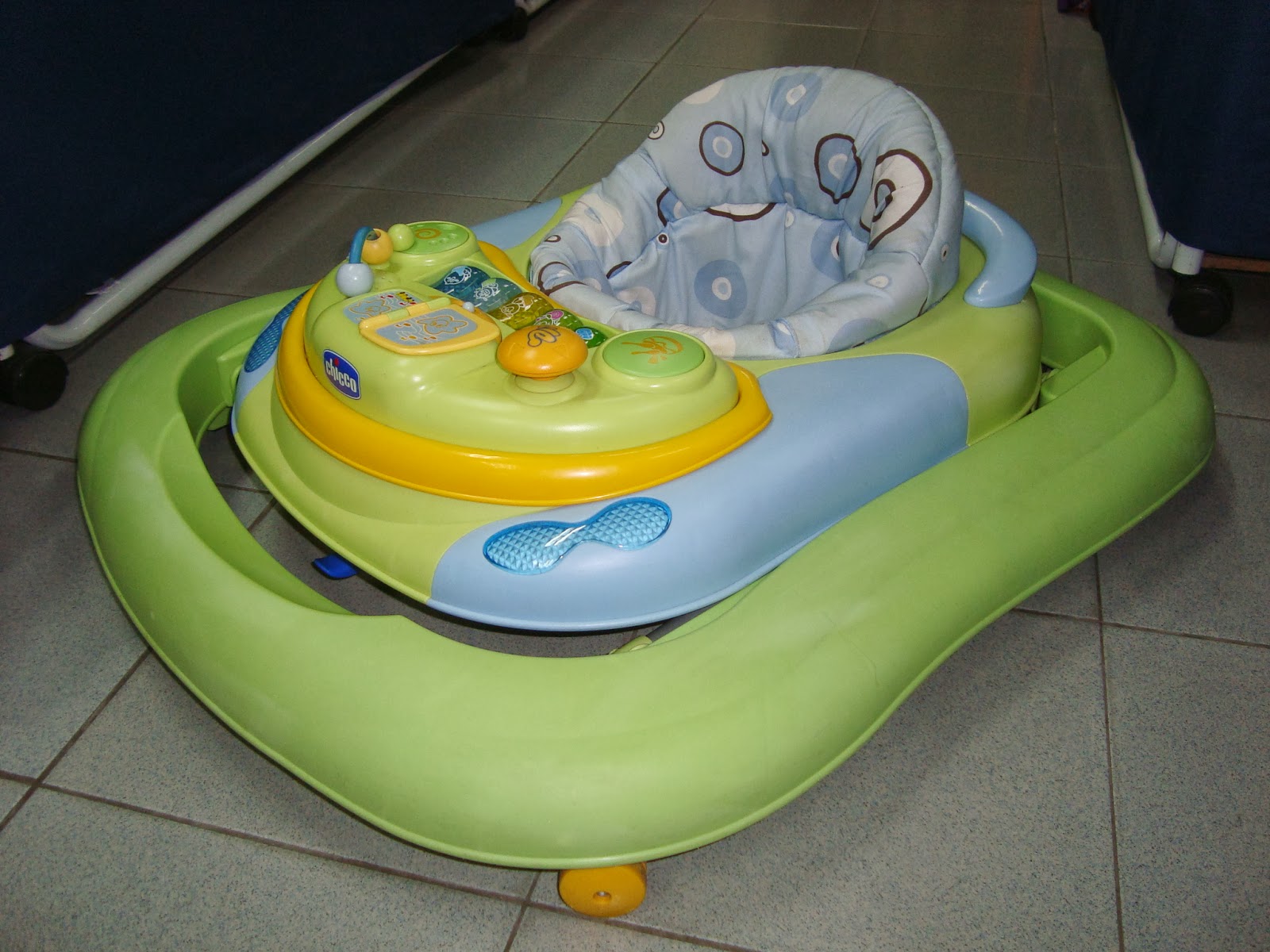 Preloved ToysWorld TheTotToys Chicco DJ Baby Walker