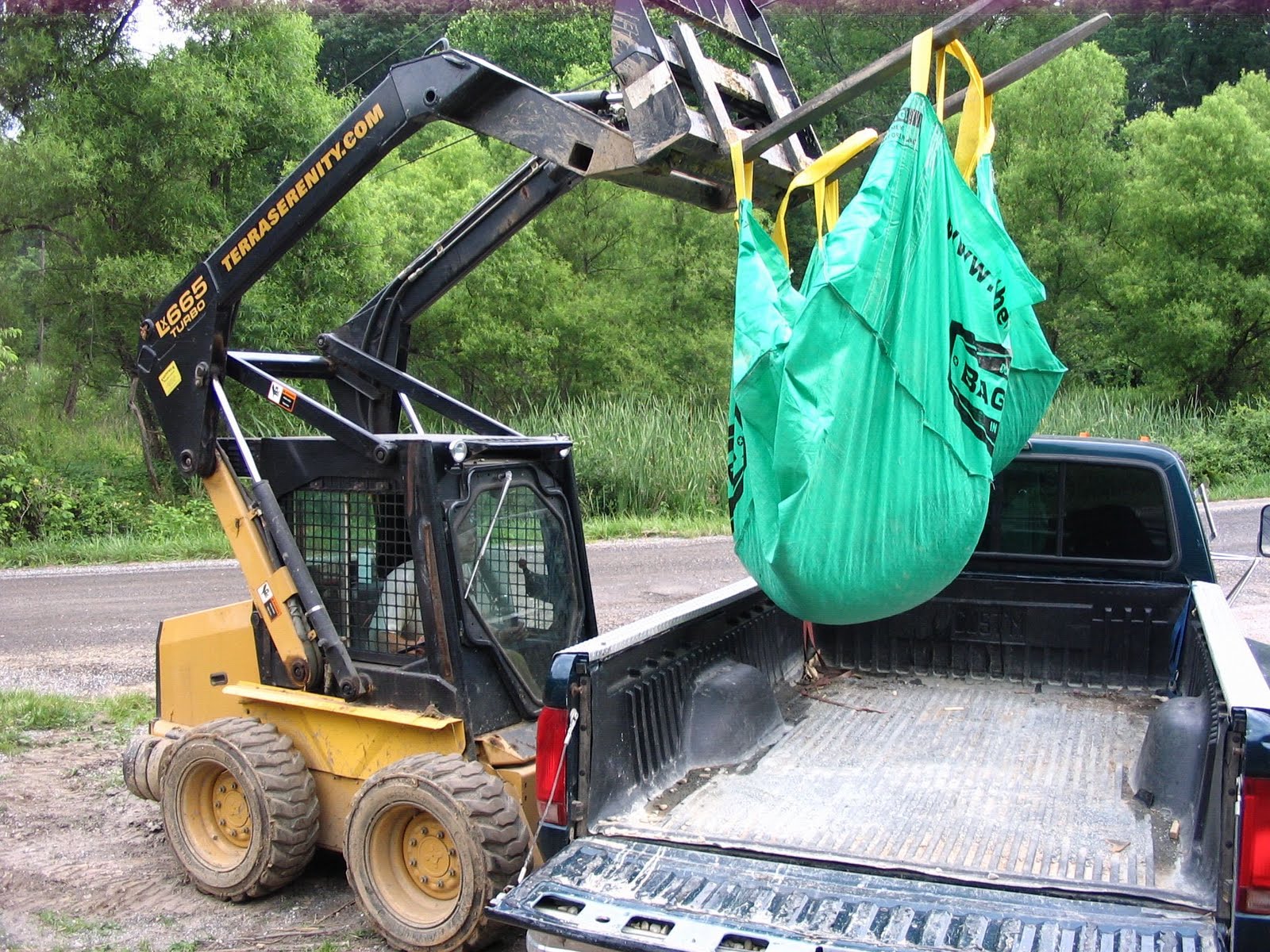 ROCKIN WALLS Tool Bagster dumpster