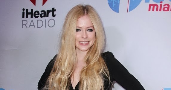 MyMy .. The No Feminist Blog: Avril Lavigne au Y100 Jingle Ball à Miami