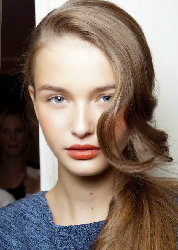 How to Get Glossy Lips Makeup & Beauty Tips