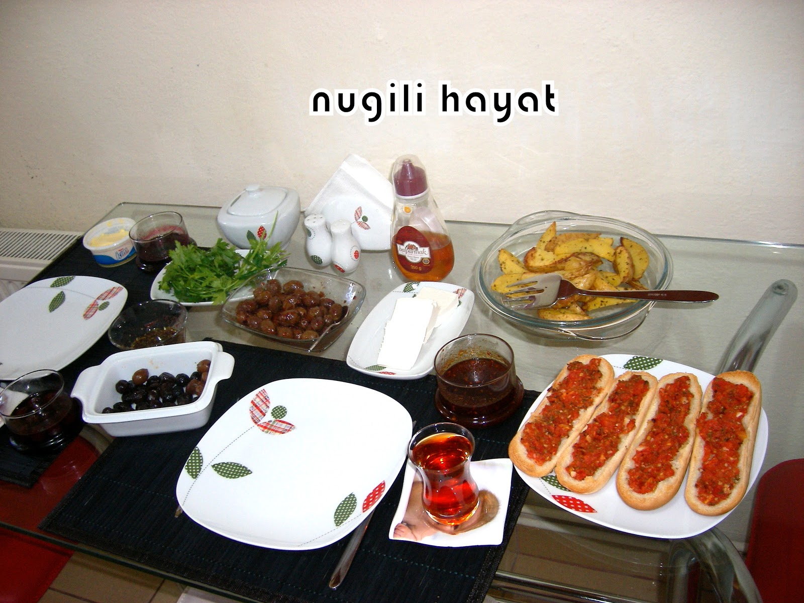 Domates ve Fesleğenli Bruschetta Tarifi – Aperatif Tarifler Domates ve Fesleğenli Bruschetta Tarifi – Aperatif Tarifler
