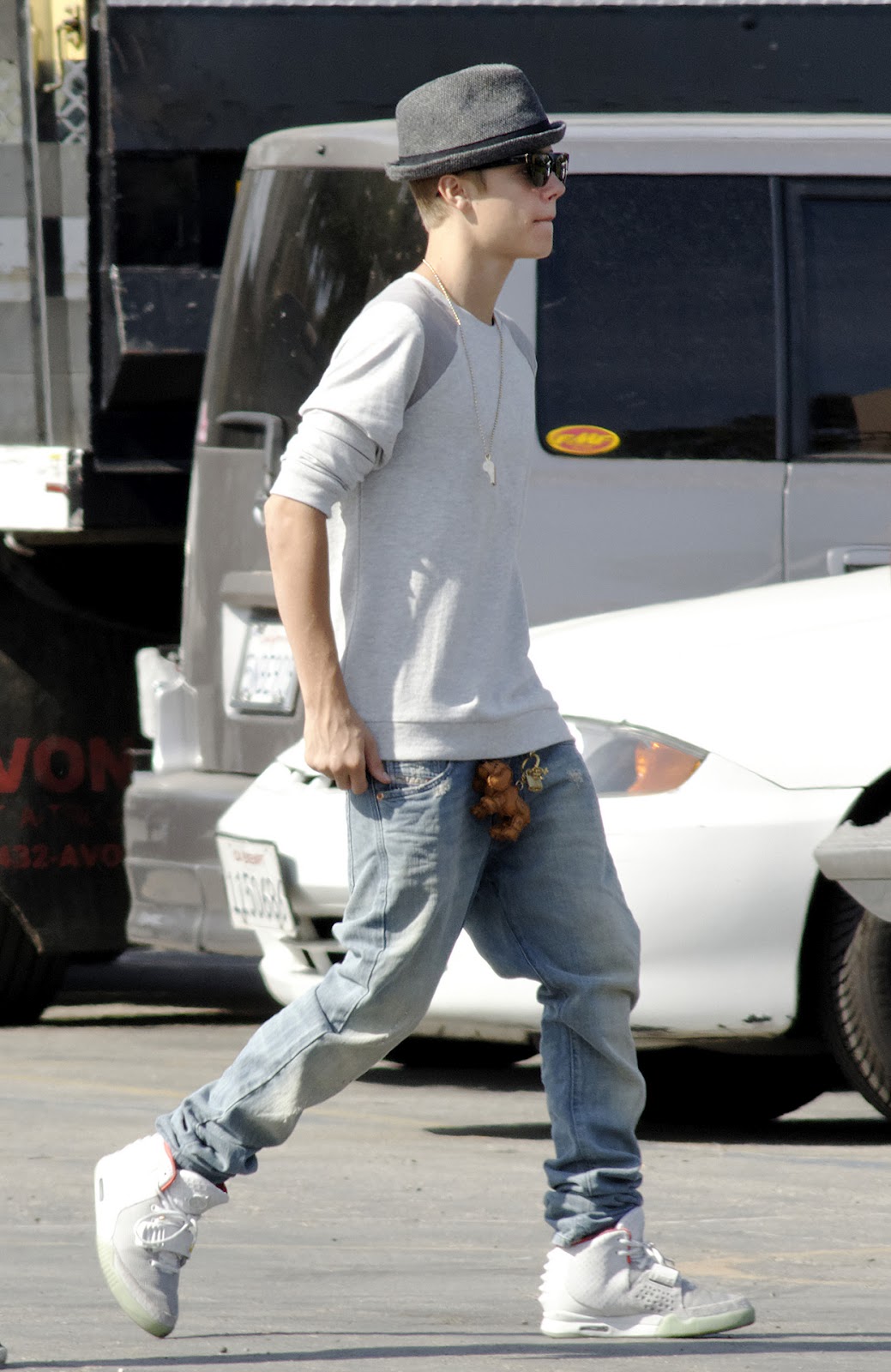 http://4.bp.blogspot.com/-Pd9druQIizQ/UB1TEZrQswI/AAAAAAAAD-0/crQJSlUV550/s1600/Justin-Visits-selena2.jpg
