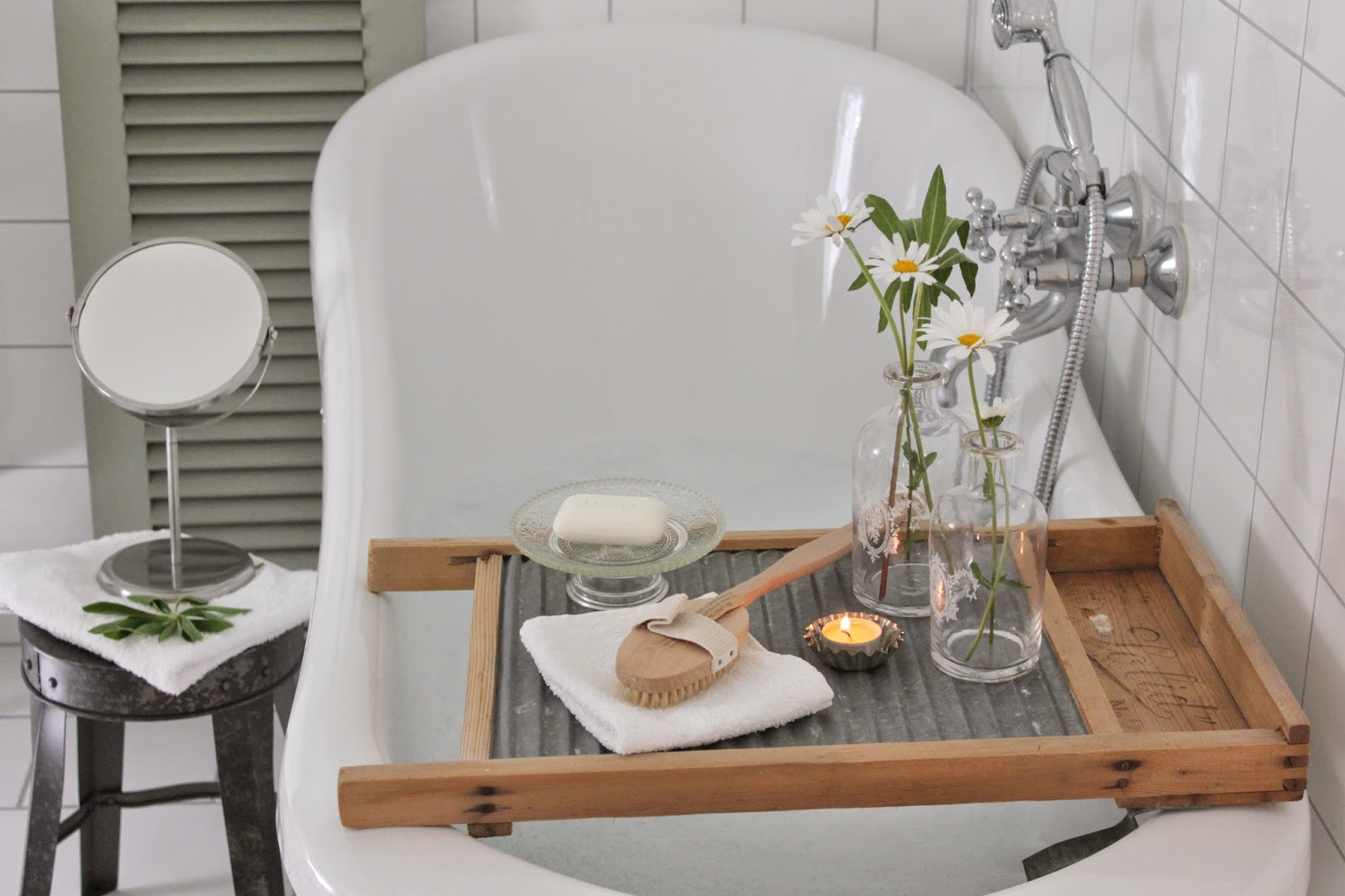 Sommerhuset i bakken: bathroom
