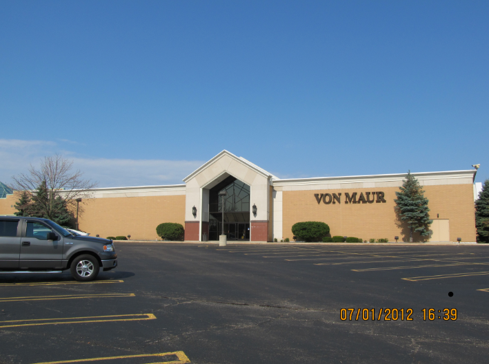 Von Maur Charlestown Mall, 3810 E Main St, St Charles, Illinois, General  Merchandise Retail - MapQuest