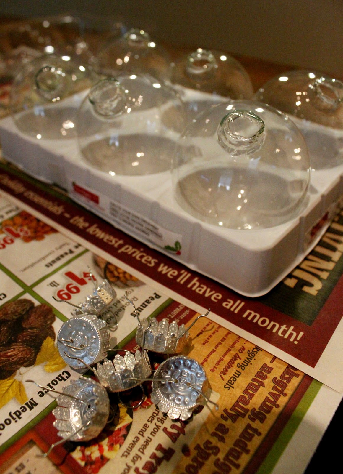 Wordpress.com Lee and Becky: Christmas Craft: Glitter Ornaments