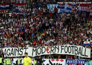 Croatia fans against modern football photo