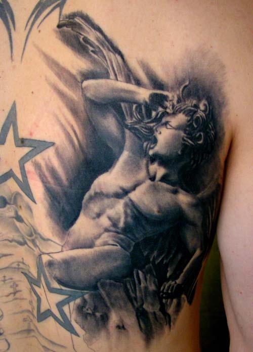 El Grafismo Es Impresionante Fallen Angel Tattoo Angel Tattoo Designs Picture Tattoos