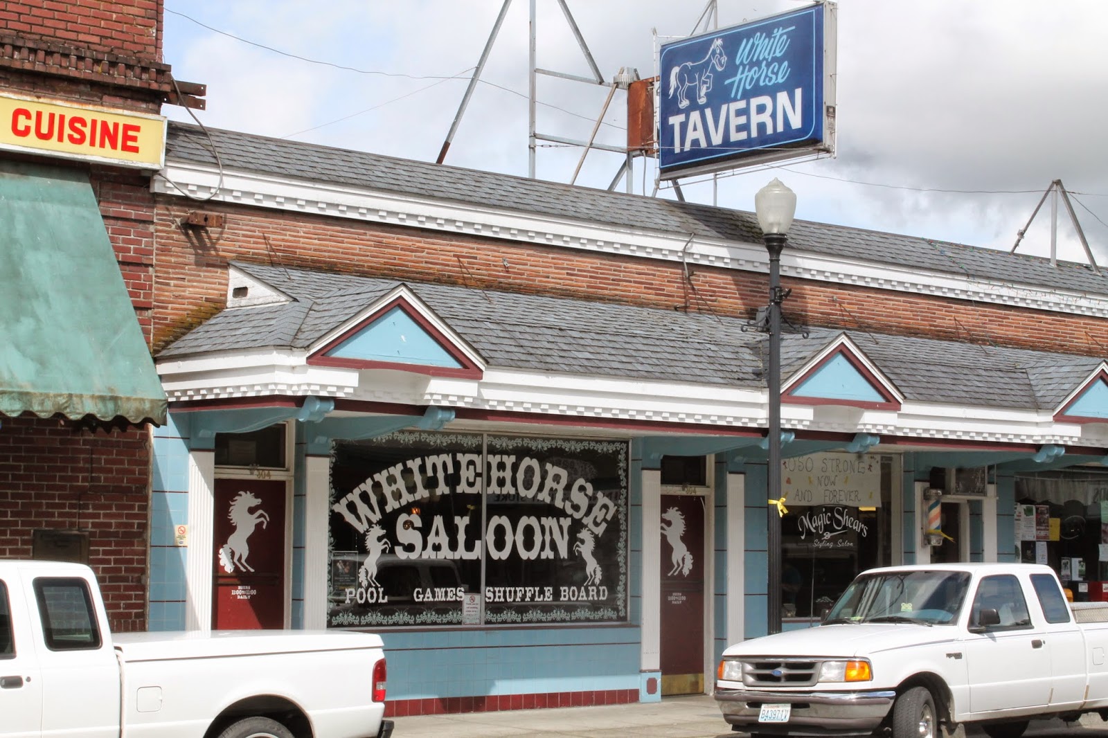 Jeeps Pubs Taverns and Bars White Horse Saloon (Arlington, Washington)