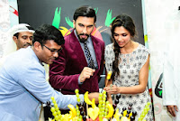Deepika and Ranveer Promotes Ram-Leela at Juice World, Dubai Deepika and Ranveer Promotes Ram-Leela at Juice World, Dubai