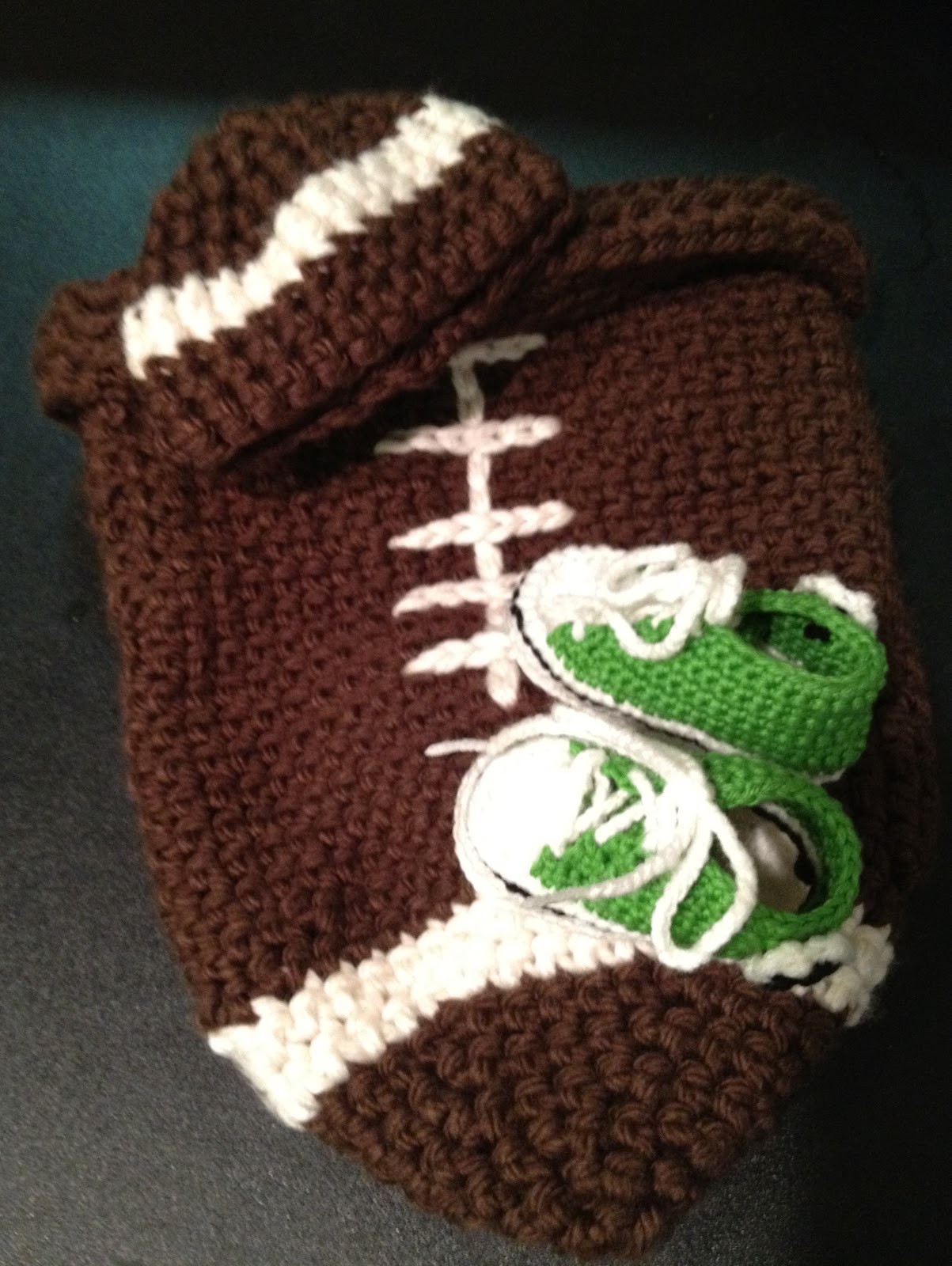 Grannys Creative Creations: Crochet Baby Converse!