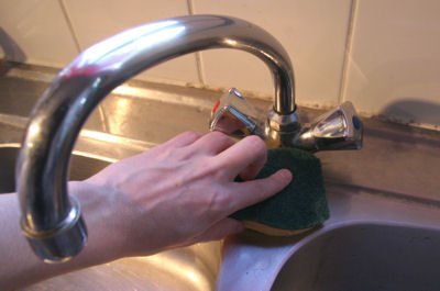 Rinse the faucet to remove all traces of limescale Rinse the faucet to remove all traces of limescale