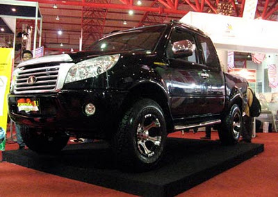 Mobil ESEMKA Buatan Indonesia Menjadi Buruan Artis Top Indonesia