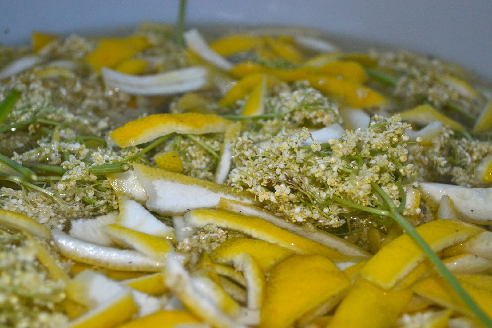 Glittering Shards Make your own champagne in 5 easy steps!