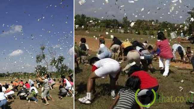 Hujan Uang Hujan Uang