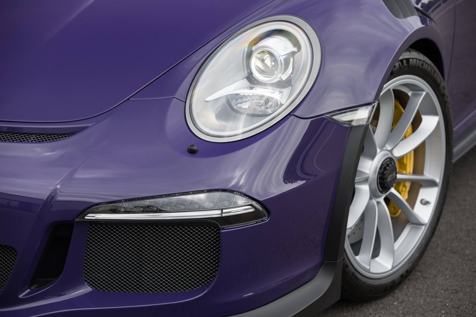 Check out ultraviolet painted Porsche 911 GT3 RS coupé